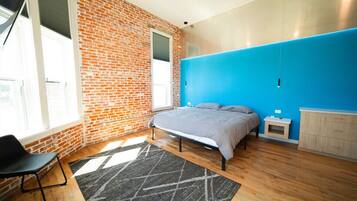 Business Studio Suite, 1 King Bed, Non Smoking, Kitchenette | Desk, laptop workspace, free WiFi