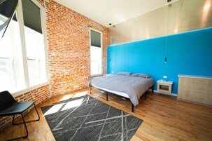 Business Studio Suite, 1 King Bed, Non Smoking, Kitchenette | Desk, laptop workspace, WiFi (free)