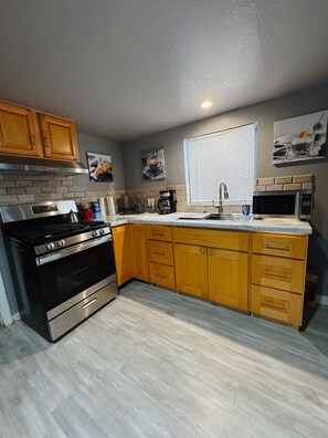 Mikrobølgeovn, ovn og kokeplater