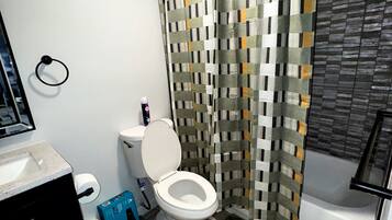 Hårtørrer, håndklæder, Sæbe, Toiletpapir