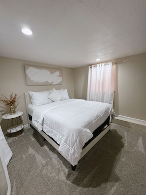 3 bedrooms, iron/ironing board, WiFi, bed sheets