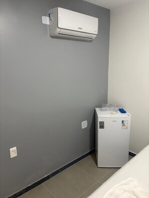 Douche, serviettes fournies, savon, shampoing