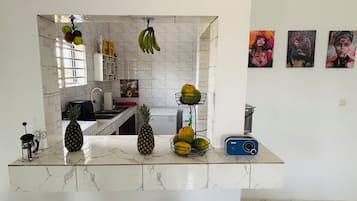 Micro-ondes, four, plaque de cuisson, lave-vaisselle