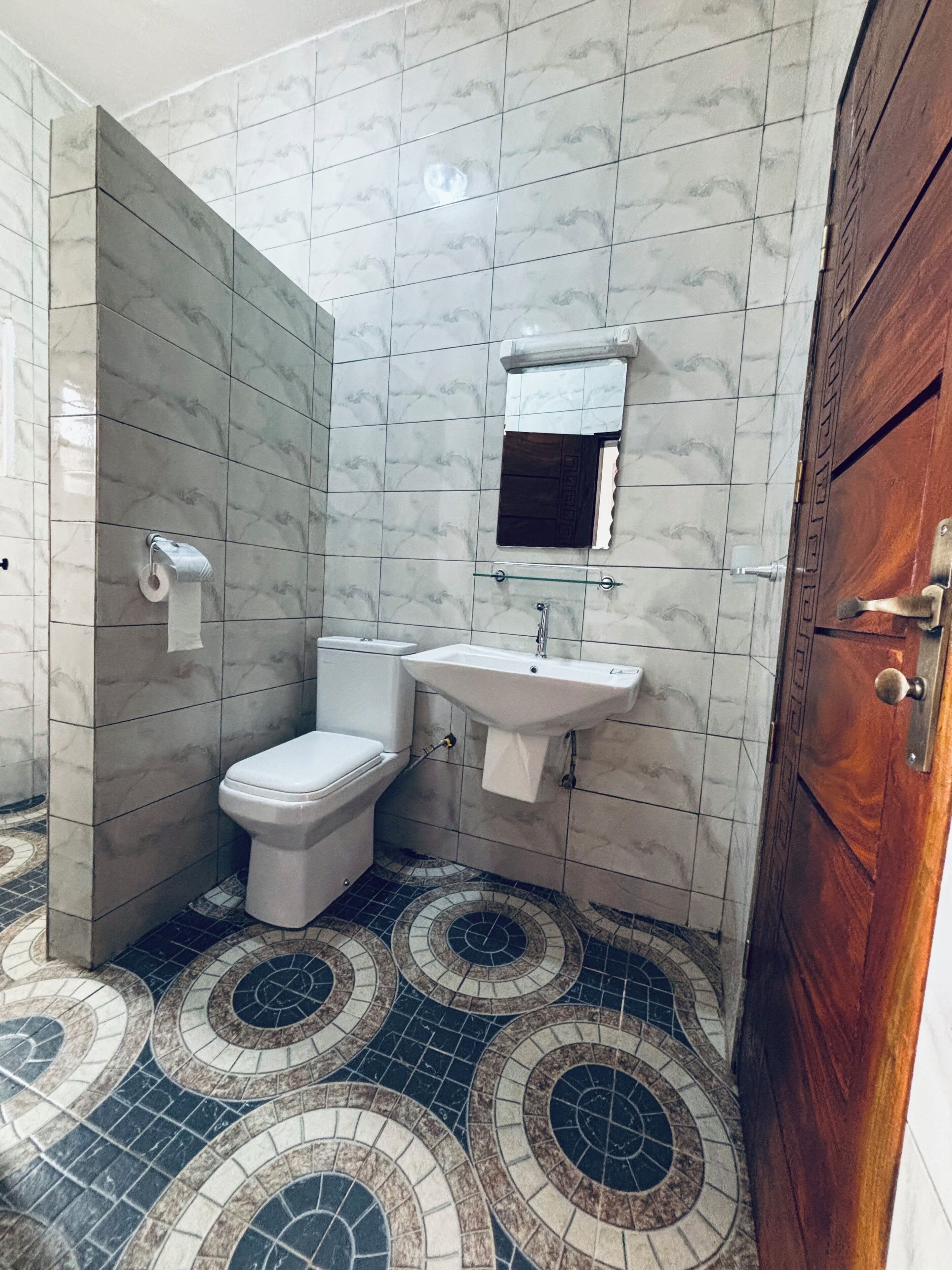 Jabón y papel de baño 