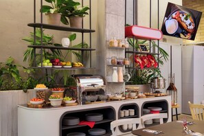 Daily buffet breakfast (COP 37000 per person) - Hunters By Jalo (Medellín)