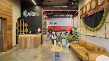 المنشأة من الداخل