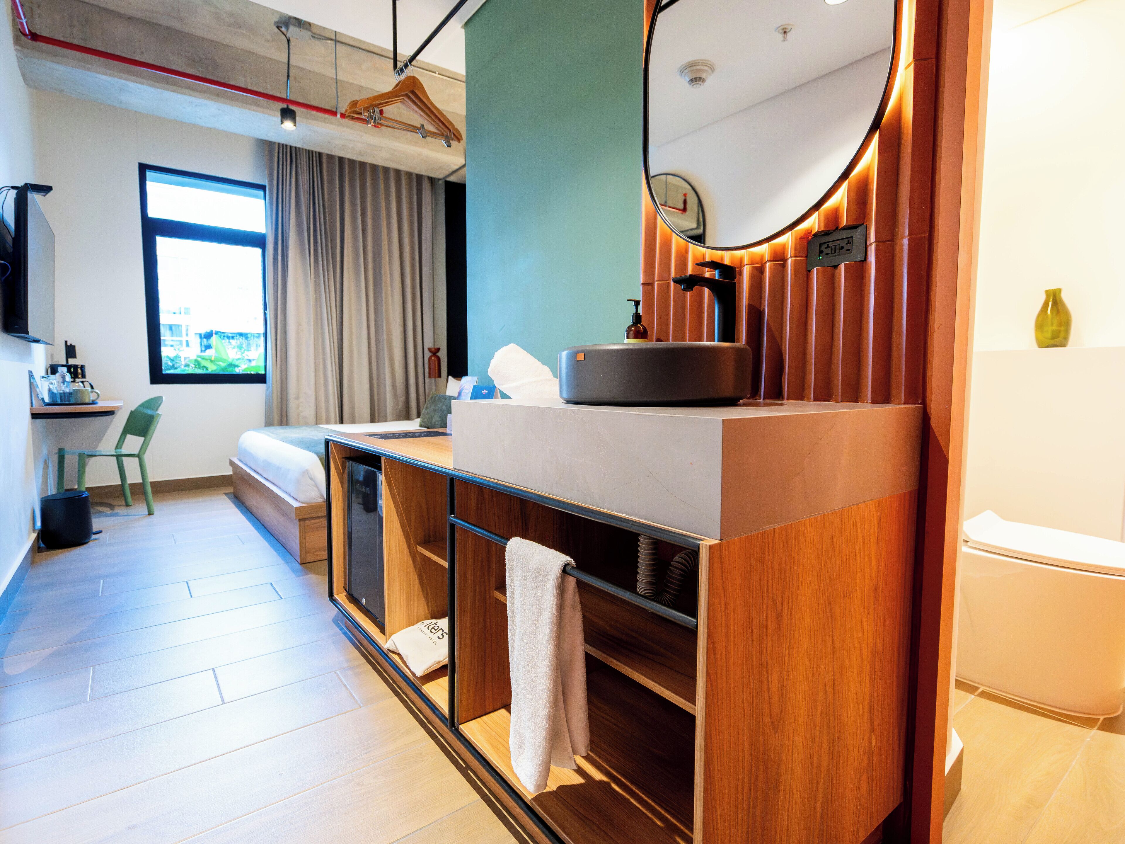 豪華雙人房 | 客房內保險箱、遮光布/窗簾、熨斗/熨衣板、免費搖籃/嬰兒床