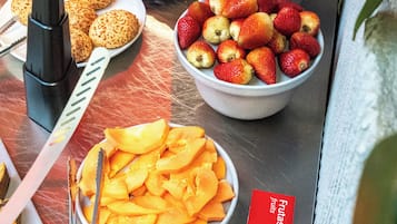 Café da manhã com buffet todos os dias (COP 35000 por pessoa)