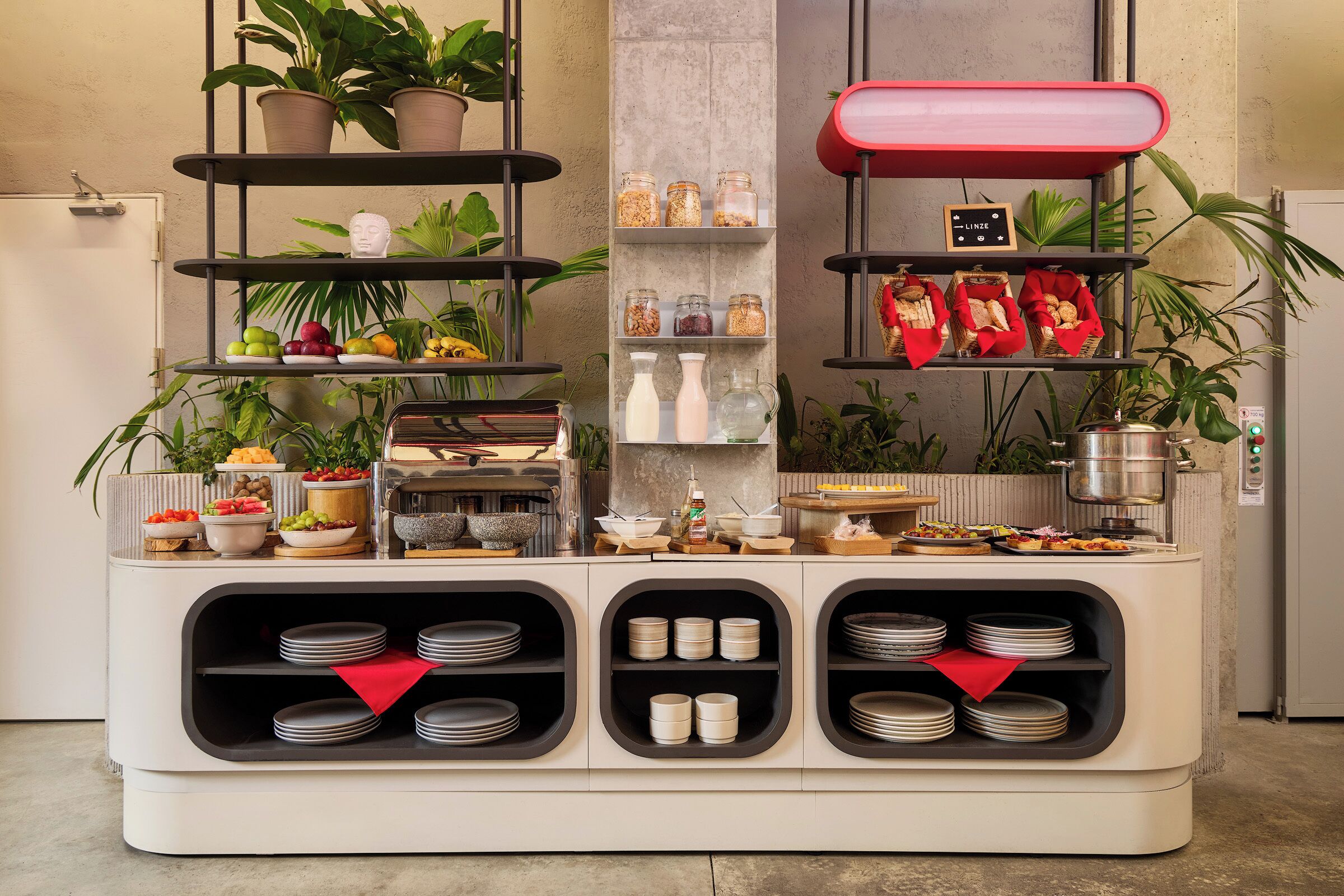 Päivittäinen buffetaamiainen (37000 COP per henkilö)