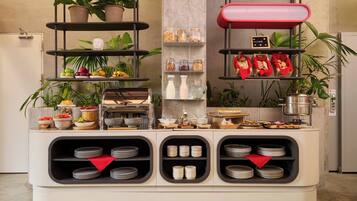 Päivittäinen buffetaamiainen (37000 COP per henkilö)