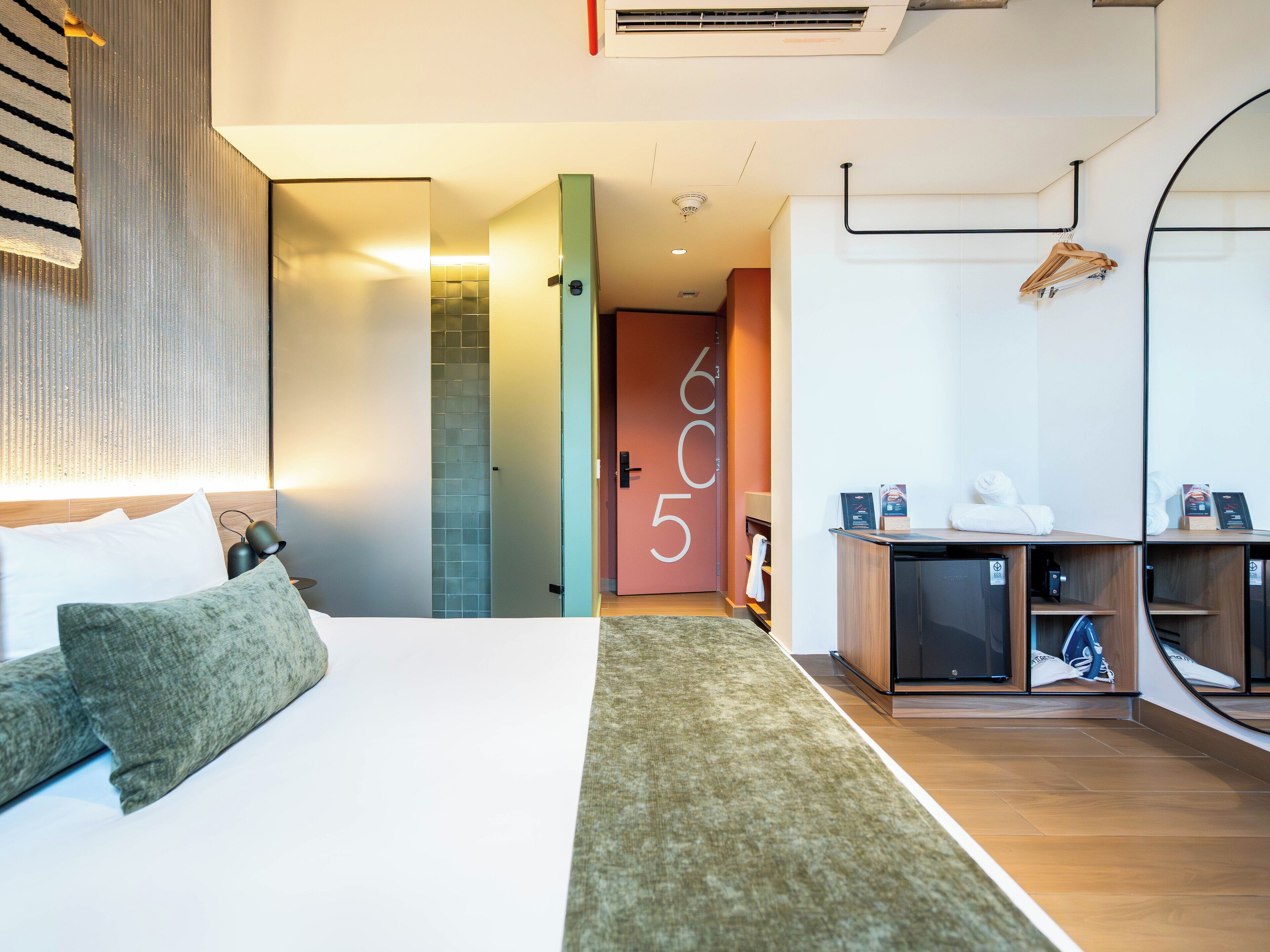 客房内保险箱、遮光窗帘、熨斗/熨衣板、免费婴儿床