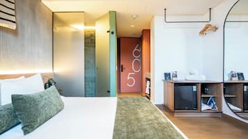 Deluxe dubbelrum | VÀrdeförvaringsskÄp pÄ rummet och mörklÀggningsgardiner