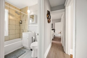 SĂšche-cheveux, bidet, papier toilette