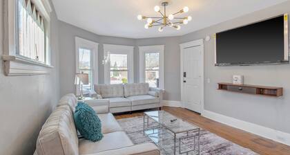 Modern 2BR • Mins to Univ, Zoo, Destiny & Downtown