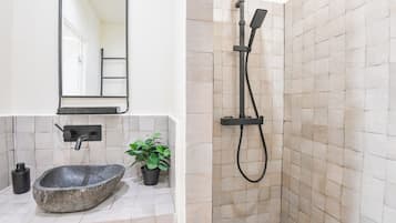 Dutxa, assecador de cabells i tovalloles