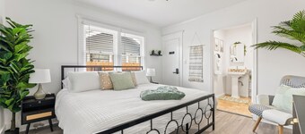 SeaSide Escape, Dedicated Parking, PacMan & Pool Table