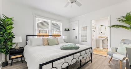 SeaSide Escape, Dedicated Parking, PacMan & Pool Table