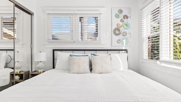 3 bedrooms, desk, iron/ironing board, travel crib