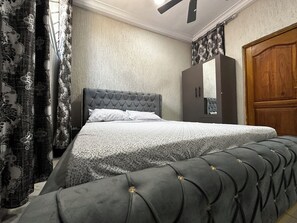 2 habitaciones, tabla de planchar con plancha y wifi gratis 