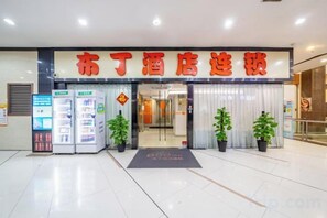Unclassified image, 2 of 23, button - Pod Inn (Shanghai Ruijin Hospital Dapuqiao Metro Station) (Shanghai)