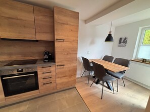 Kühlschrank, Ofen, Herdplatte, Geschirrspüler