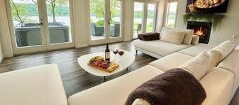Spacious Lakefront Home|Bikes|Hot Tub| Kayak|Group