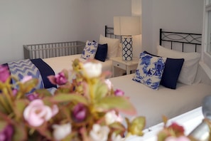 6 bedrooms, iron/ironing board, travel cot, free WiFi - La Casita del Mar (Sitges)
