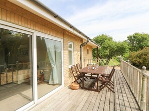 Outdoor dining - Swifts (Ventnor)