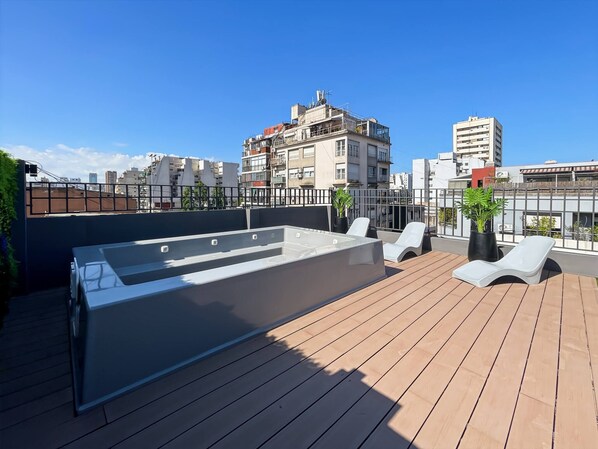 Apartamento, 1 quarto, para fumantes, sacada | Piscina | Piscina externa
