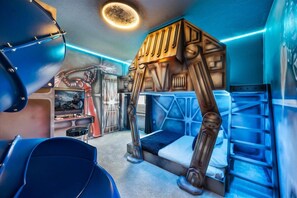 12 bedrooms, travel cot, WiFi, bed sheets