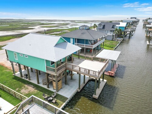 Salty Daze Waterfront Home on Christmas Bay with Ocean Views, Sleeps 10!