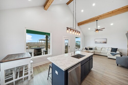 Salty Daze Waterfront Home on Christmas Bay with Ocean Views, Sleeps 10!