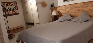 WiFi, bed sheets