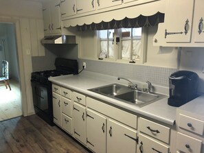 Private kitchen - York Beach home  Long sands (York)