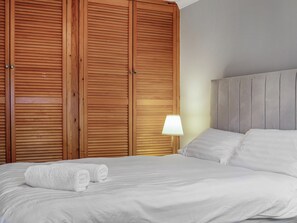 4 bedrooms, free WiFi, bed sheets