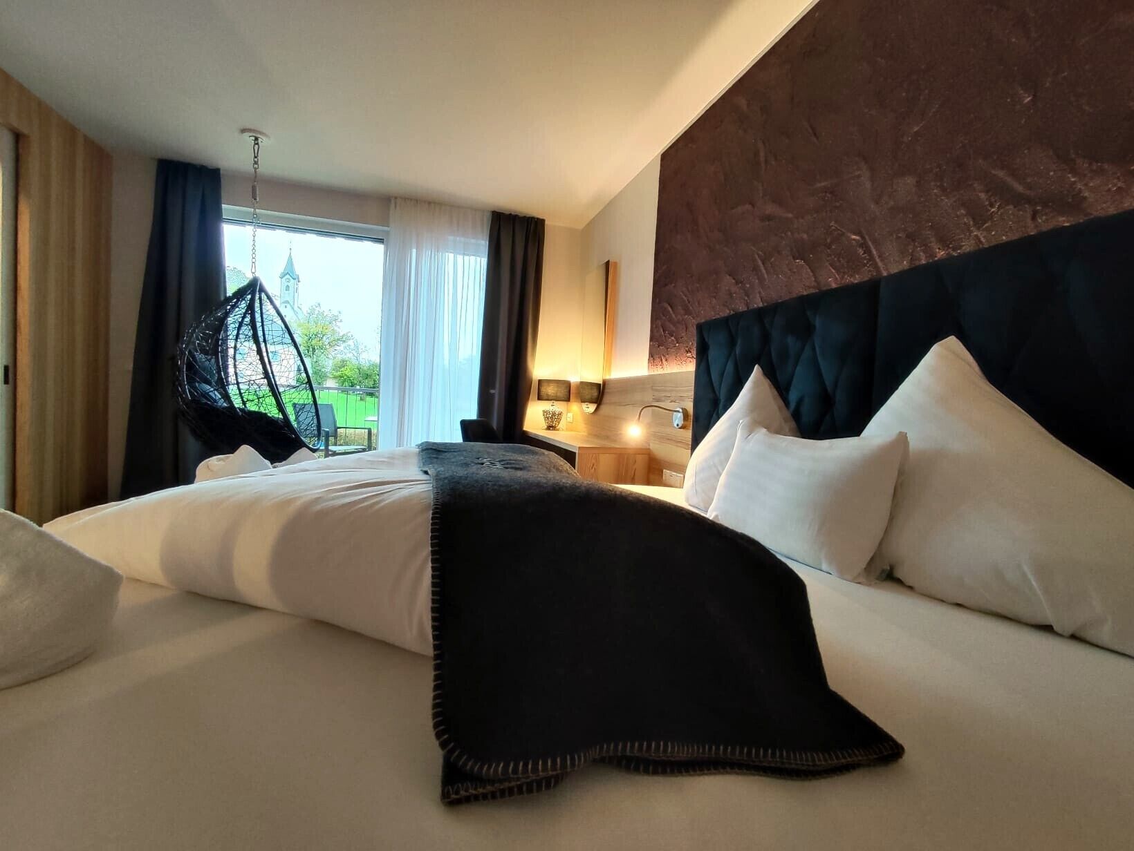 Suite – deluxe | Minibar, safe på rommet, skrivebord og skrivebord for bærbar PC