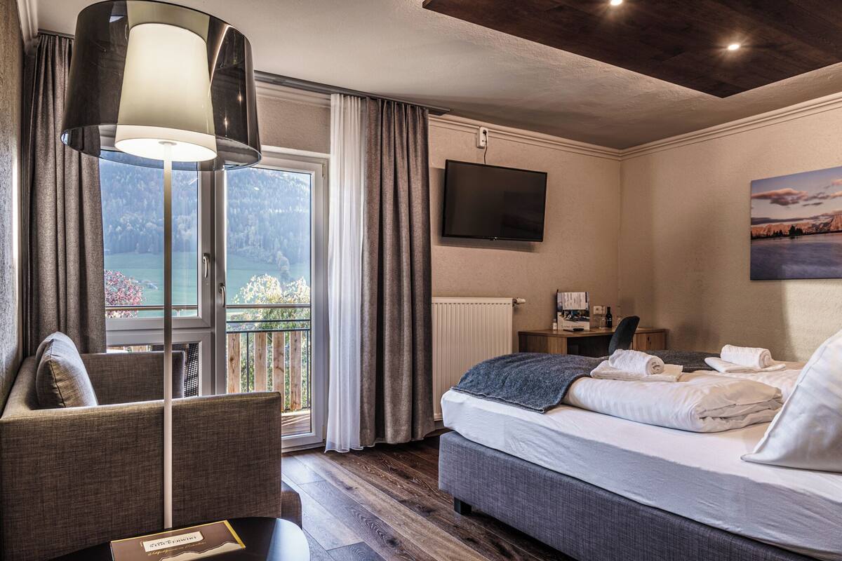 1 slaapkamer, een minibar, een kluis op de kamer, een bureau