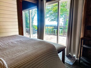 5 bedrooms, desk, iron/ironing board, travel crib