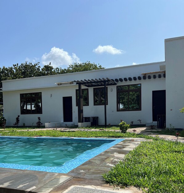 Pool - Luxury 1-Bedroom Escape – Steps from Kilifi Beach w/private pool & Coastal Charm (Kilifi)