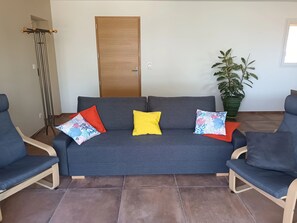 TV, books - Entire house 200 m from the sea (Roquebrune-sur-Argens)