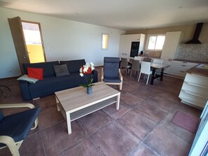 TV, books - Entire house 200 m from the sea (Roquebrune-sur-Argens)