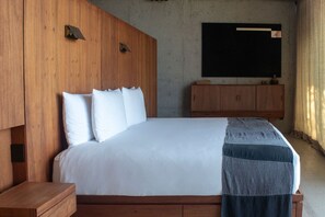 6 Schlafzimmer, Schreibtisch, Bügeleisen/Bügelbrett, Reisekinderbett