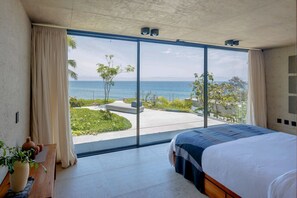 6 habitaciones, escritorio y tabla de planchar con plancha 