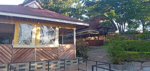 住宿內酒吧