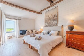 2 bedrooms, bed sheets