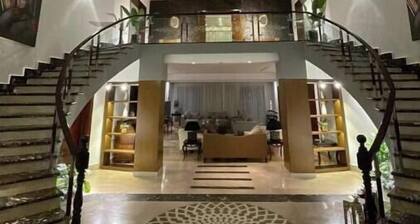 قصر 5 غرف خارج كمبوند