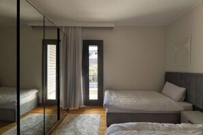 4 bedrooms, WiFi, bed sheets
