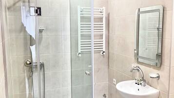 淋浴設備、風筒、提供毛巾、番梘