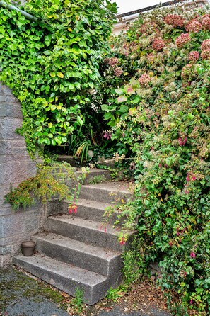 Cottage | Garden - Cottage in Coastal Town of Shaldon (Teignmouth)