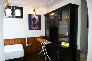 2 makuuhuonetta, silitysrauta/-lauta, Wi-Fi, vuodevaatteet